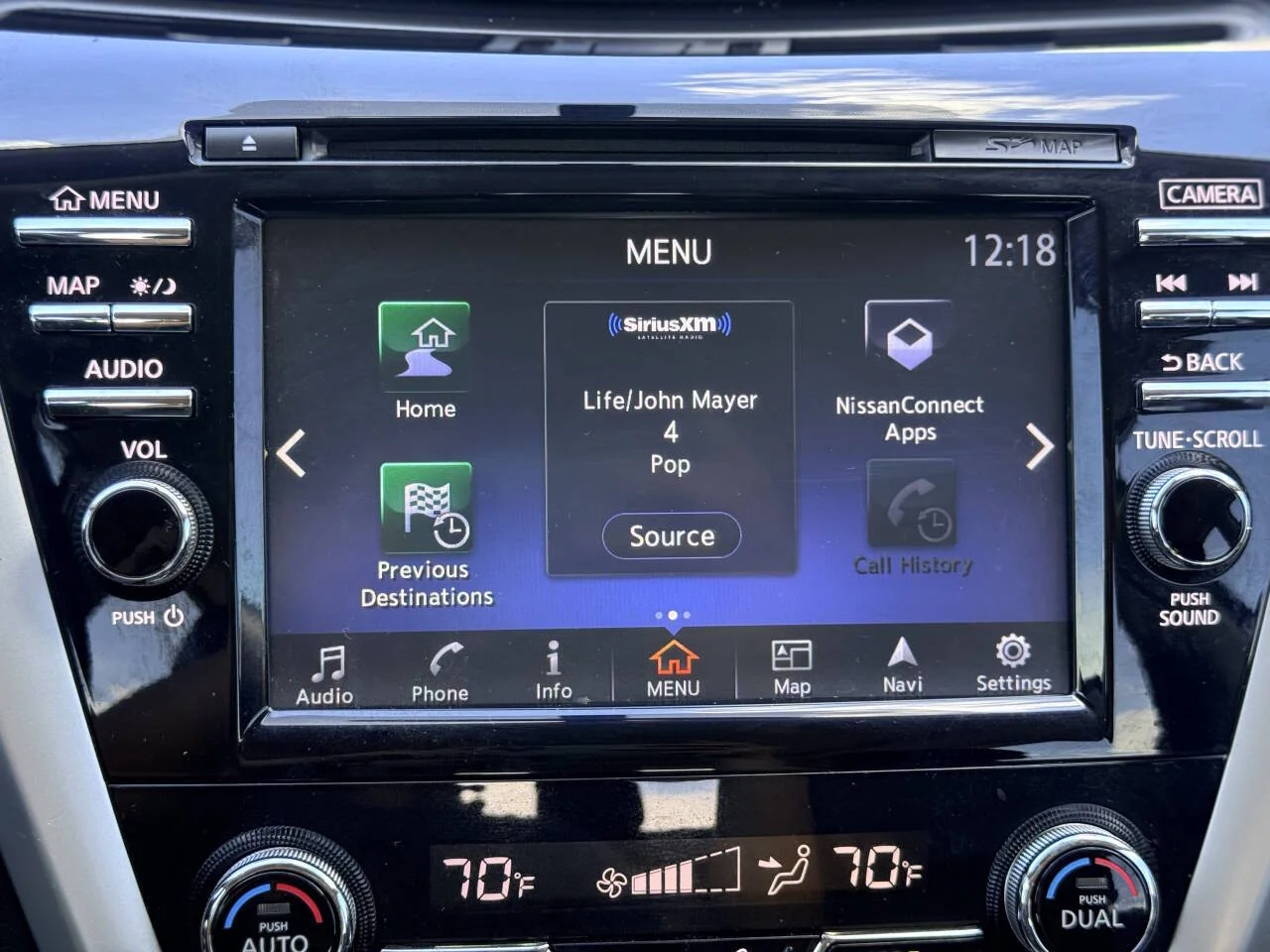 Used 2016 Black Nissan SL 4dr SUV image 17