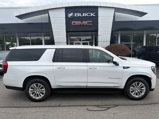 Used 2023 White GMC SLT image 3