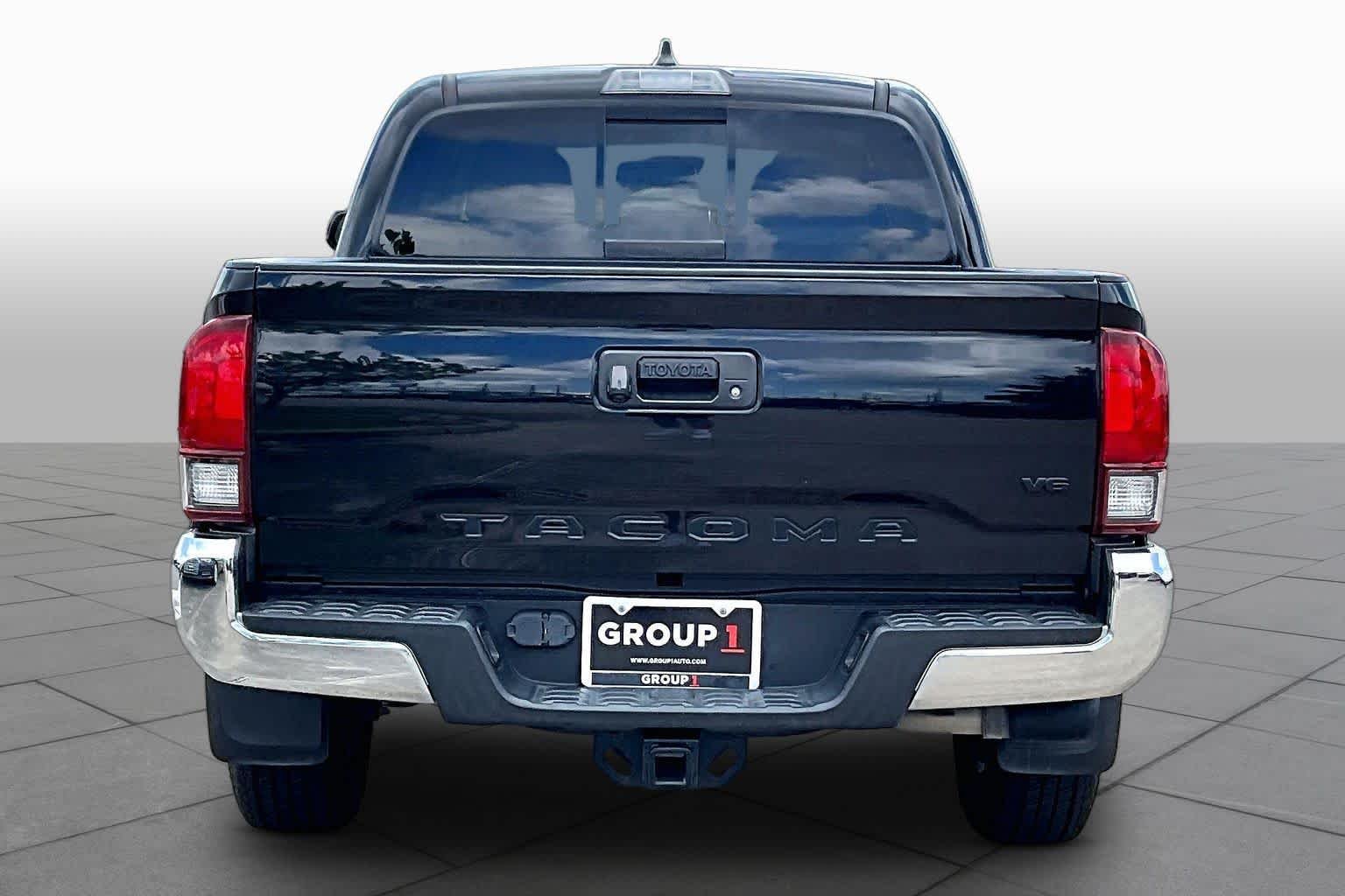 Used 2022 Midnight Black Metallic Toyota SR5 image 5