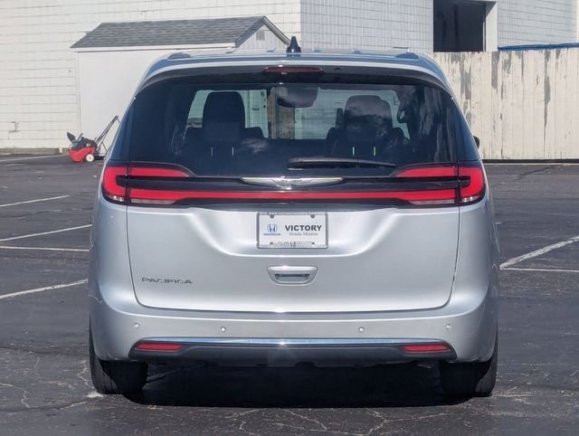 Used 2024 Silver Mist Clearcoat Chrysler Touring L image 7