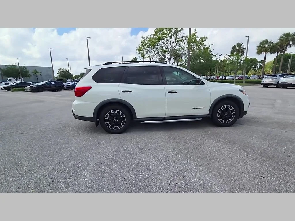Used 2020 Pearl White Tricoat Nissan SL image 36