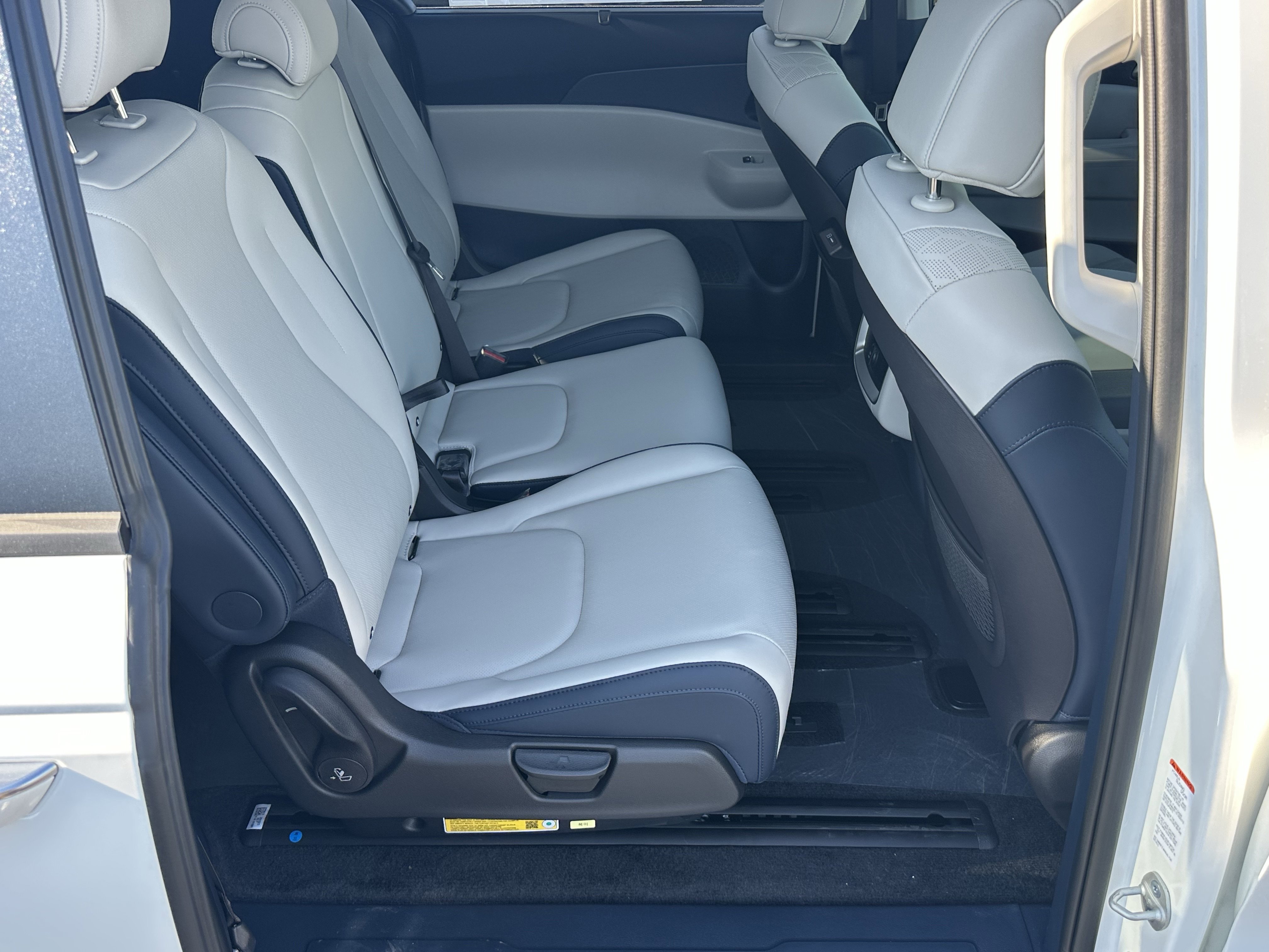 New 2026 Snow White Pearl Kia EX image 16