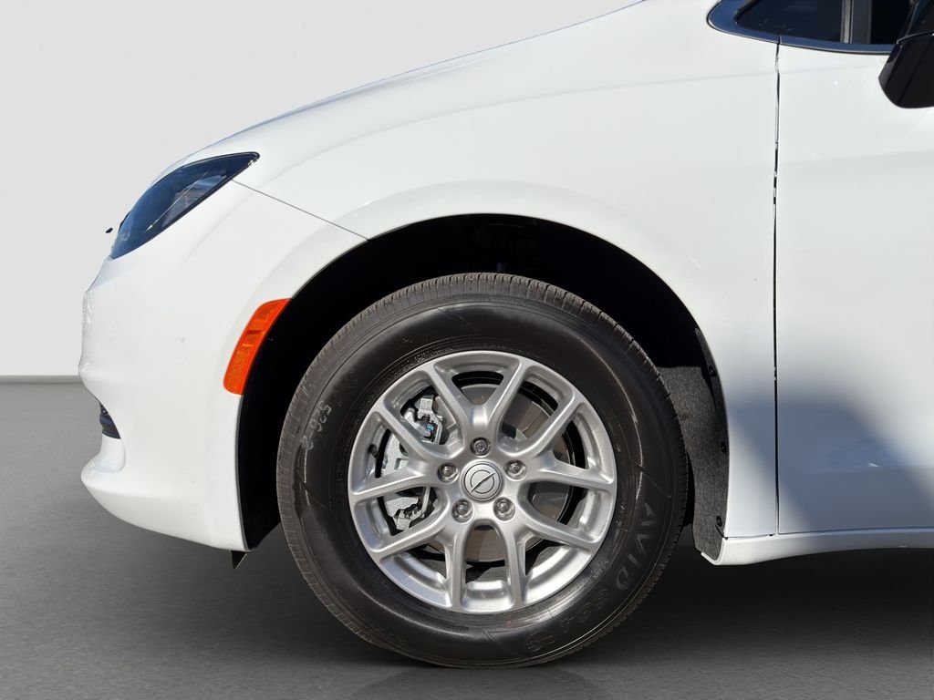 New 2026 Bright White Clear-Coat Exterior Paint Chrysler LX image 21