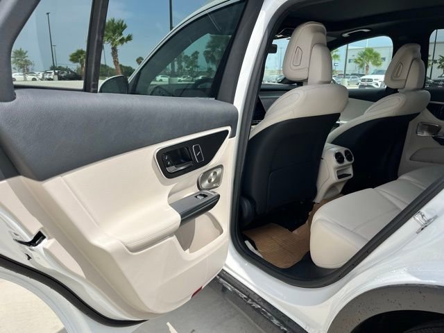 New 2026 Polar White Mercedes-Benz GLC 300 image 45