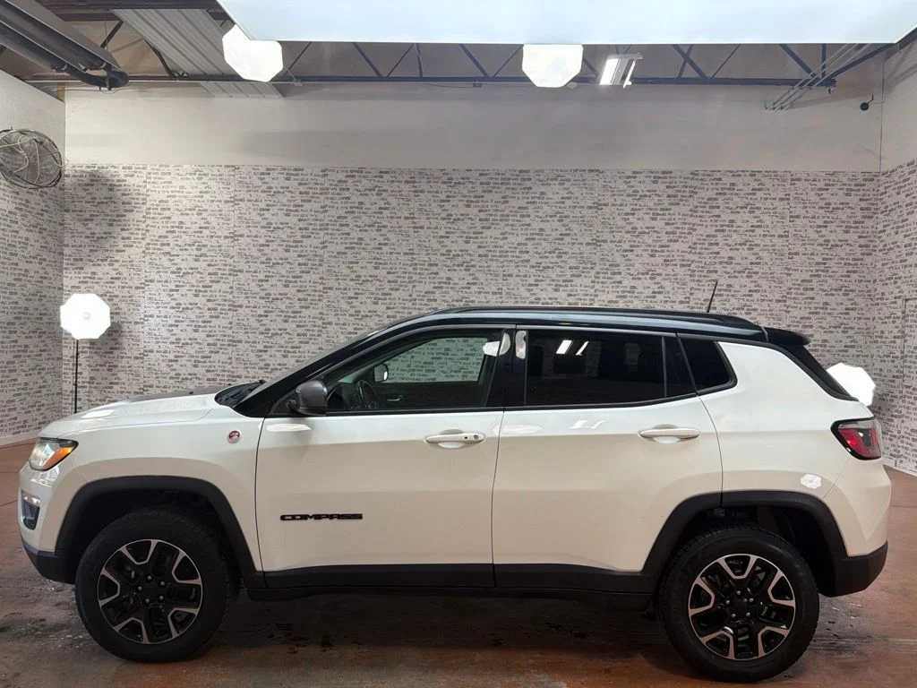 Used 2019 White Clearcoat Jeep Trailhawk image 4