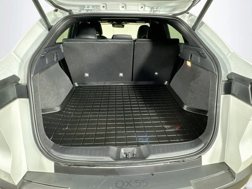 Certified Used 2025 White INFINITI LUXE image 35