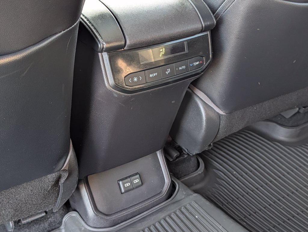 2022 Toyota Highlander XLE - Photo 15
