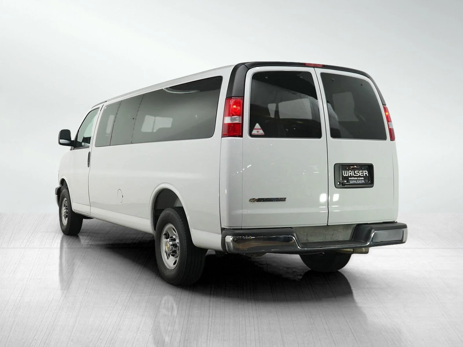 Used 2025 Summit White Chevrolet LT image 3
