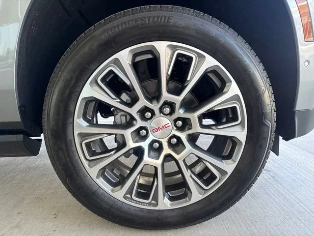 2026 GMC Yukon XL Denali - Photo 10