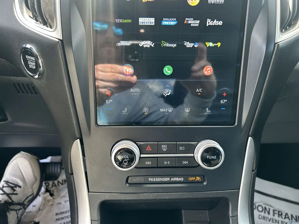 Used 2023 Gray Ford SEL image 25