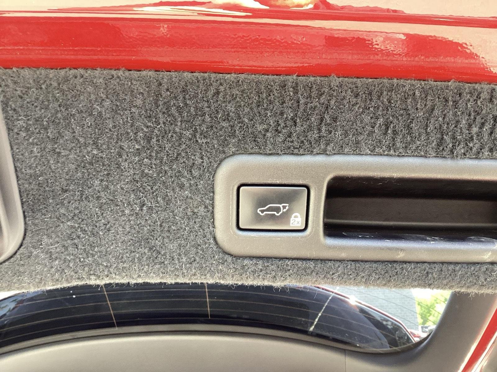 Used 2018 Matador Red Mica Lexus Base image 8