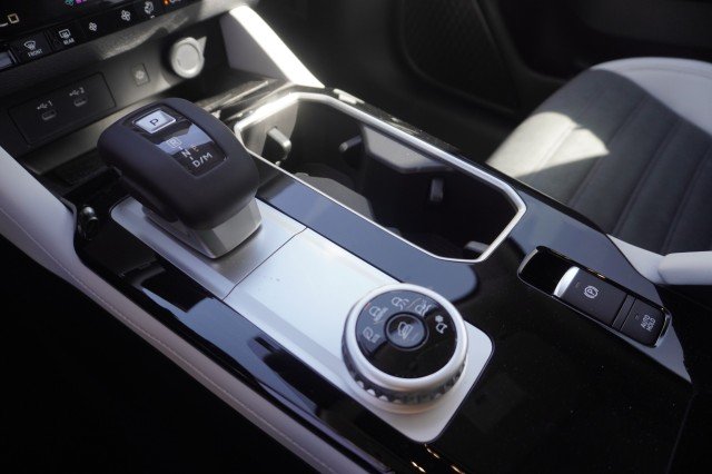 New 2025 Black Diamond Mitsubishi SE image 28