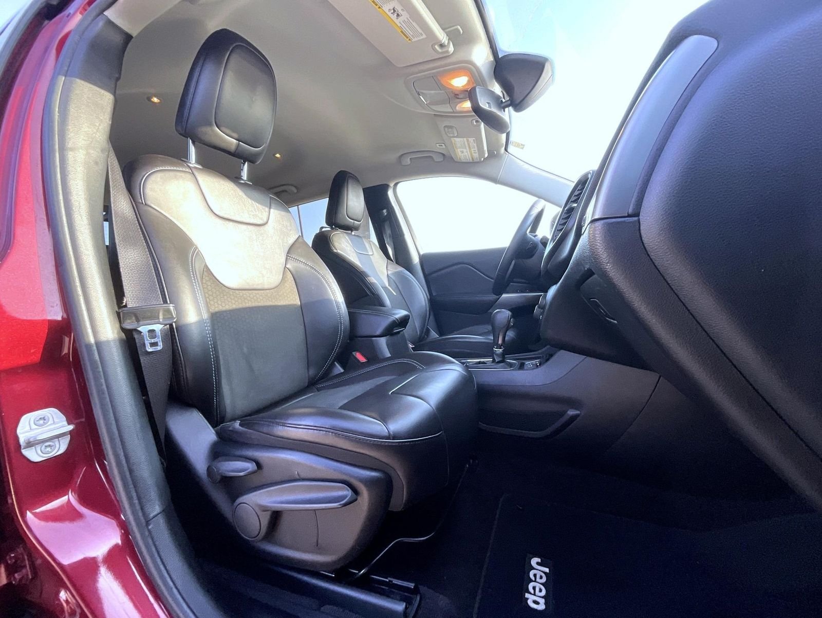 Used 2019 Red Jeep Latitude Plus image 16