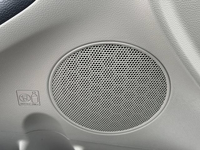 Used 2015 White Kia LX image 22