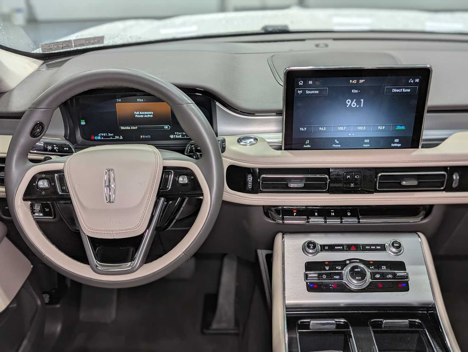 Used 2023 Pristine White Lincoln Standard image 5