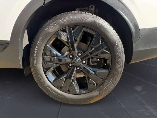 Used 2025 White Kia X-Line image 48