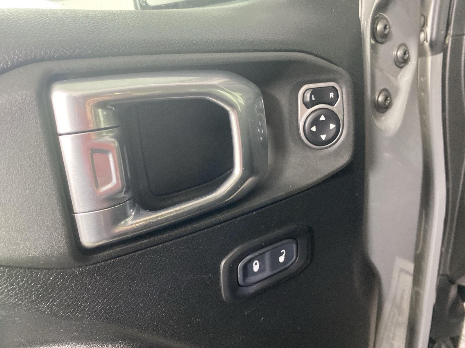 Used 2020 Sting-Gray Clearcoat Jeep Sport S image 15