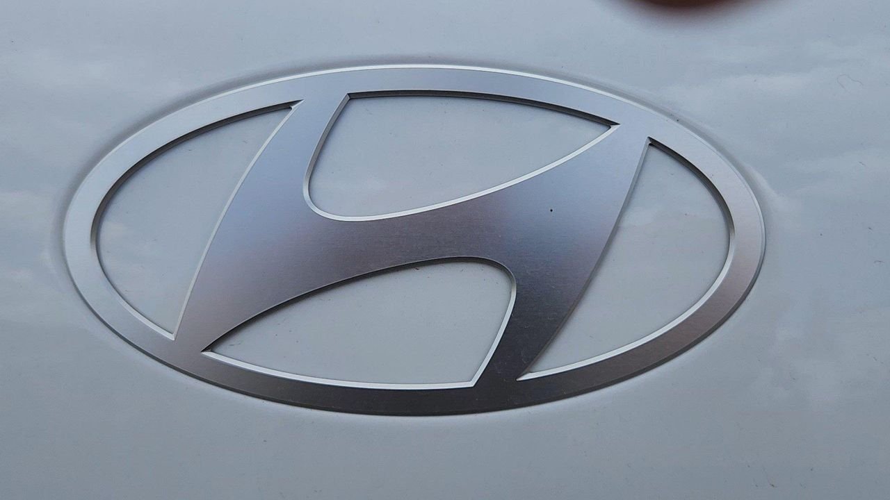 New 2027 Creamy White Pearl Hyundai SEL AWD image 21