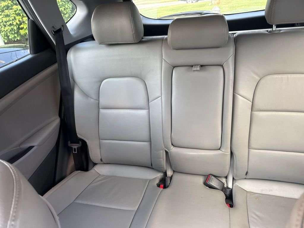 Used 2016 Silver Hyundai Eco image 4