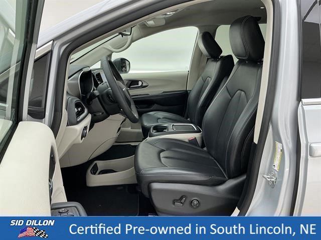 Used 2023 Silver Mist Clearcoat Chrysler Touring L image 17