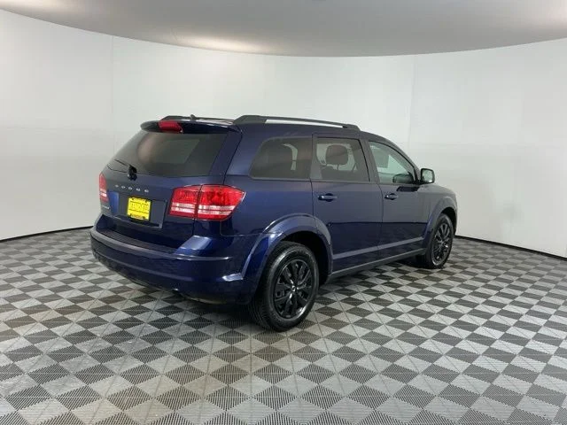 Used 2018 Blue Dodge SE image 5