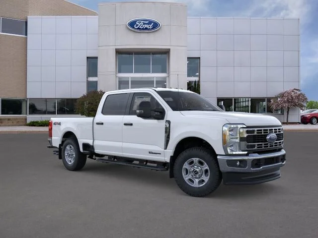 New 2026 Oxford White Ford XLT image 7
