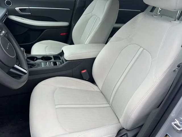 Used 2025 Silver Hyundai SE image 32