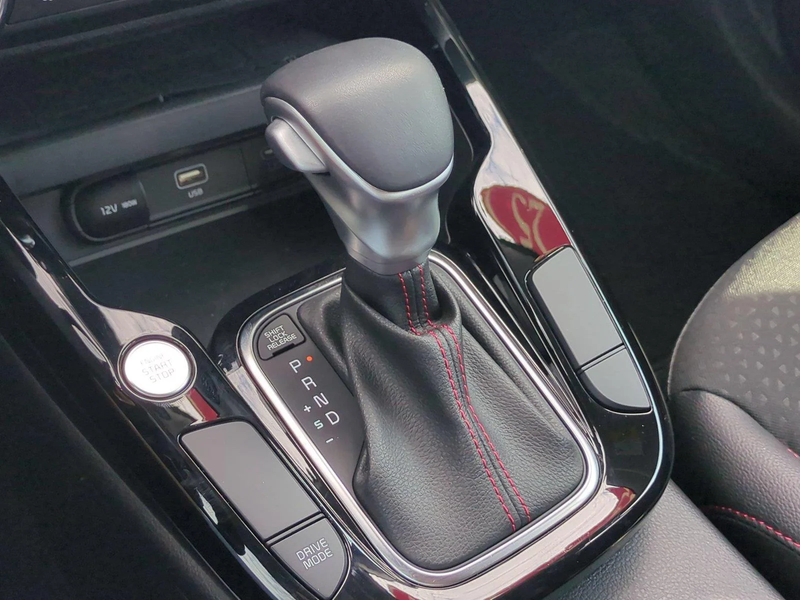 Used 2025 Gravity Gray Kia GT-Line image 28