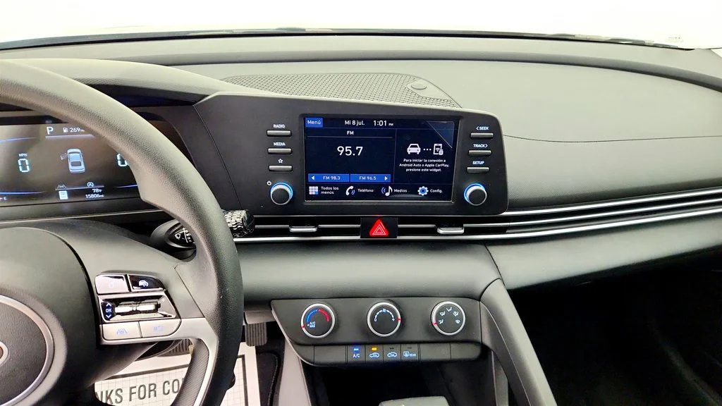 Used 2025 Abyss Black Hyundai SE IVT image 15