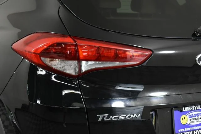 Used 2017 Black Hyundai SE Plus image 9