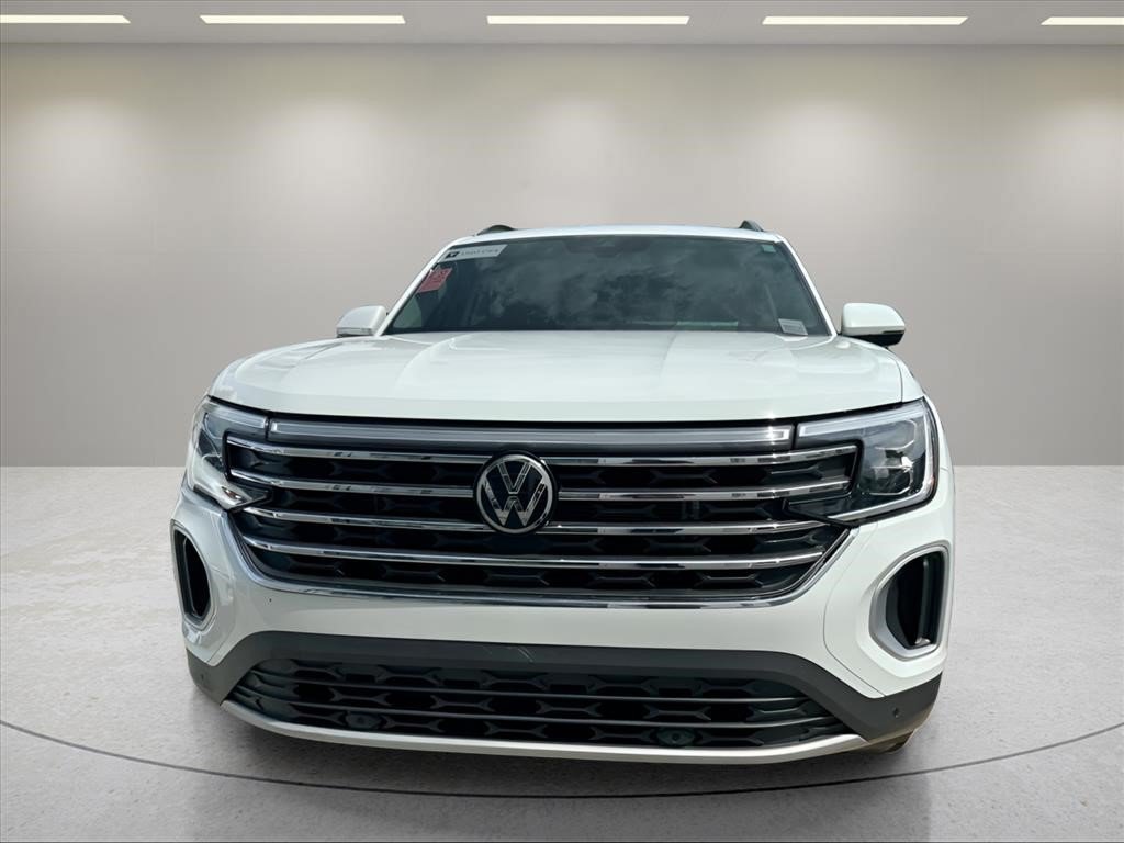 Used 2024 Pure White Volkswagen 2.0T SE w/Technology image 2