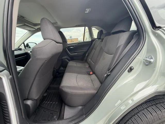 Used 2021  Toyota XLE image 12