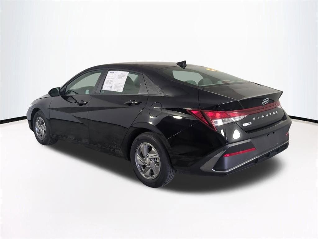 2025 Hyundai Elantra SE - Photo 7