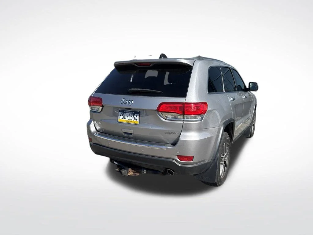 Used 2018 Silver Jeep Limited image 4