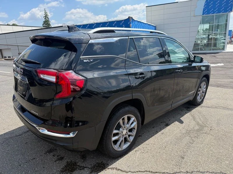 Used 2022 Black GMC SLT image 8
