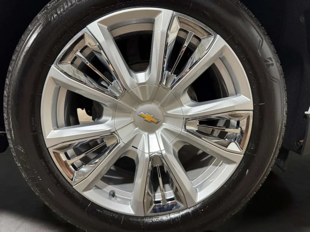 Used 2024 Summit White Chevrolet High Country image 32