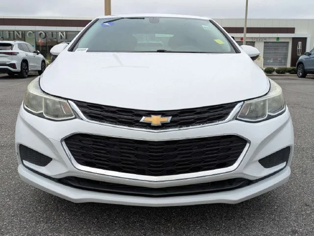 Used 2018 Summit White Chevrolet LS image 9