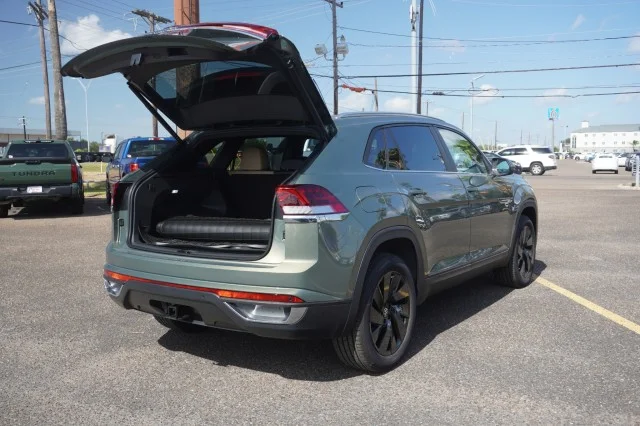 New 2026 Avocado Green Pearl Volkswagen 2.0T SE w/Technology image 9