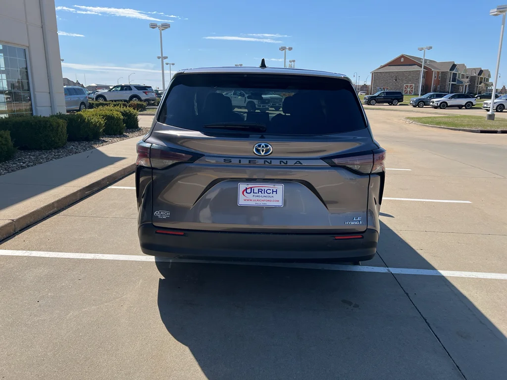 2023 Toyota Sienna LE - Photo 7