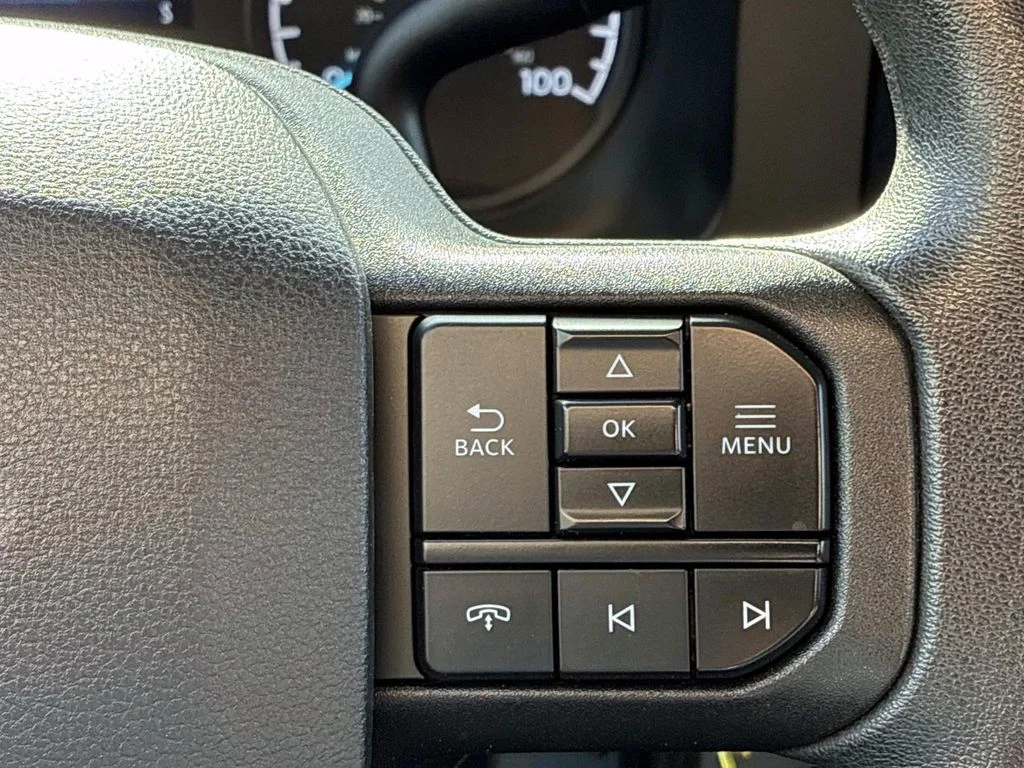 Used 2025 Oxford White Ford XLT image 27