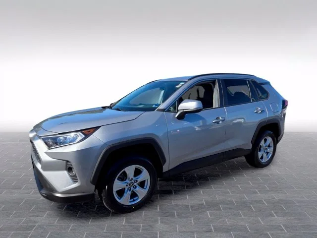 Used 2021 Silver Toyota XLE image 3