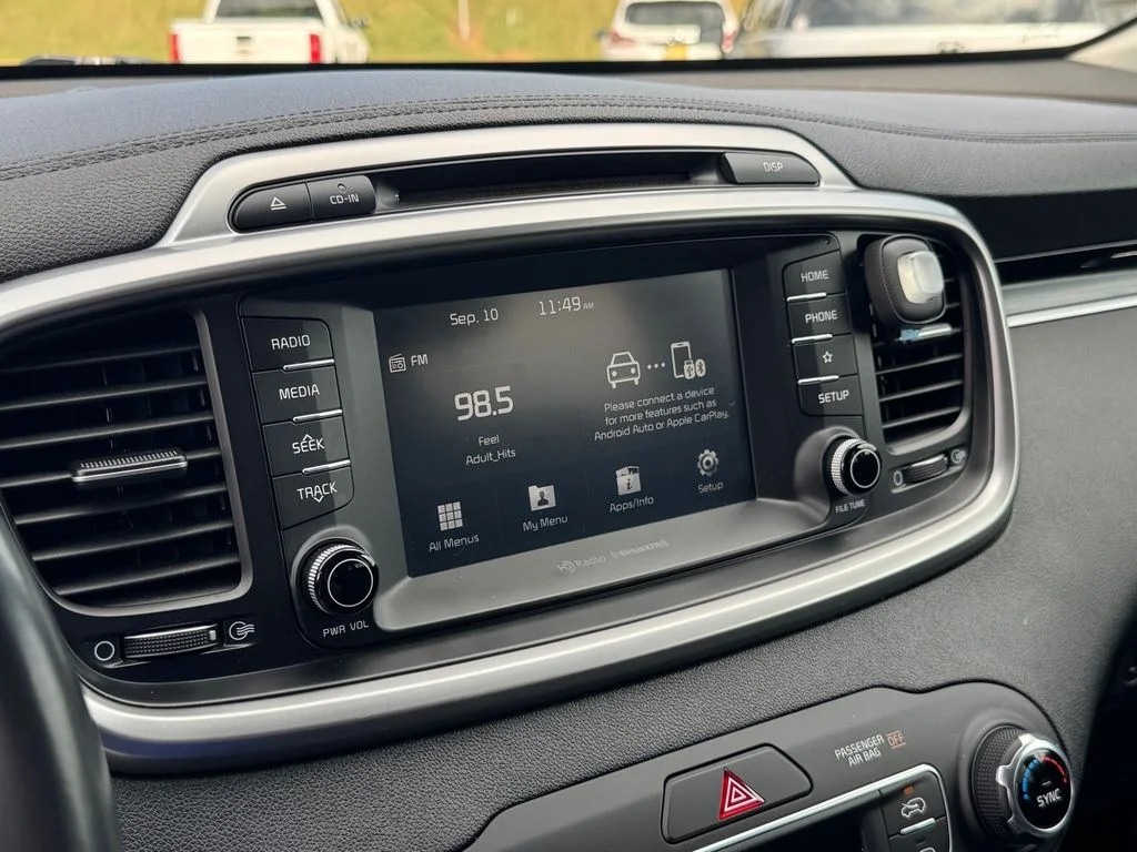 Used 2019 Silver Kia LX image 28