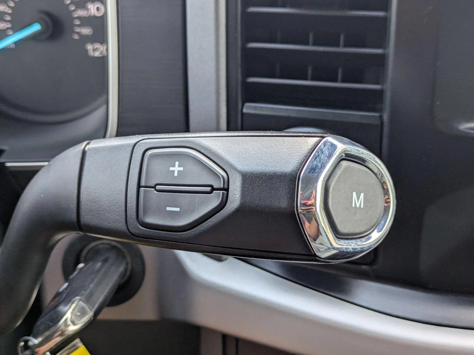 Used 2023 Iconic Silver Metallic Ford XLT image 25