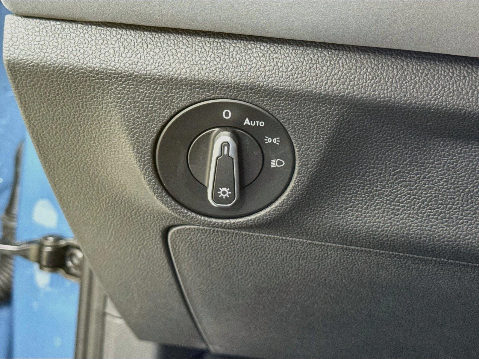 New 2027 Monterey Blue Pearl Volkswagen SE image 10