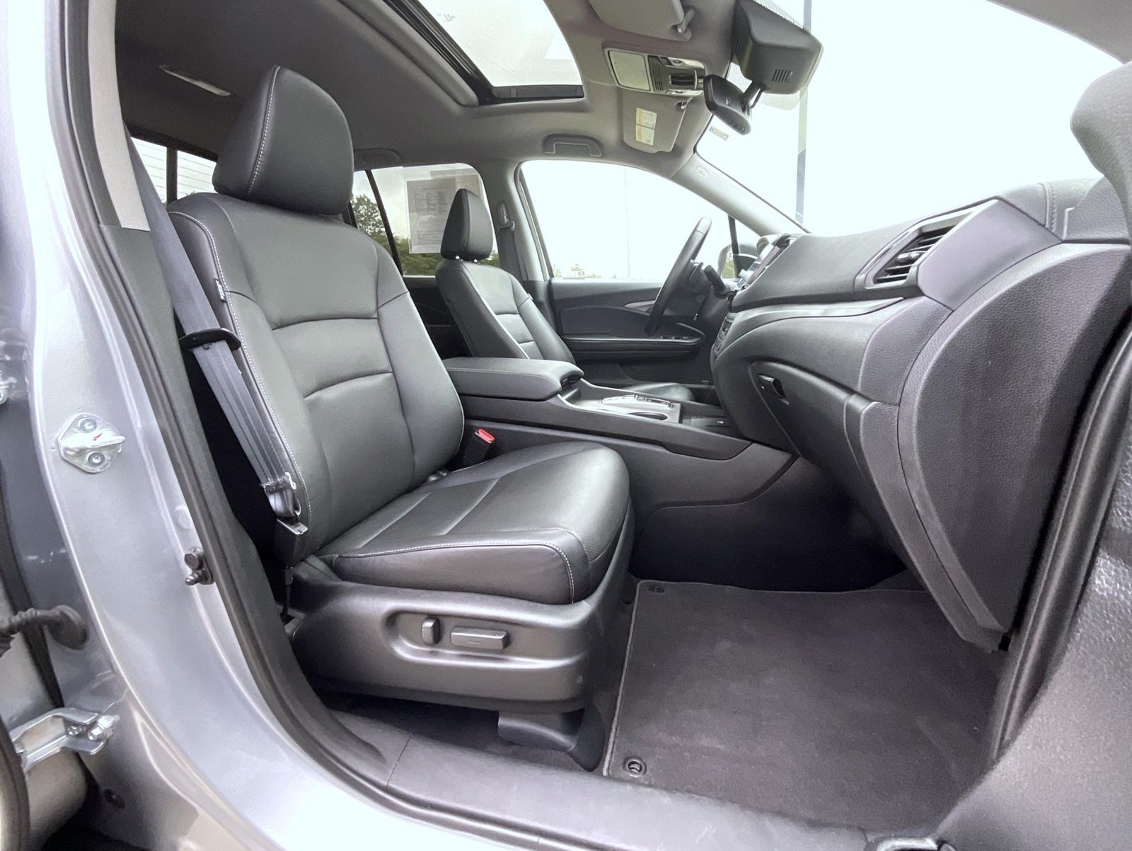 Used 2025 Silver Honda RTL image 16