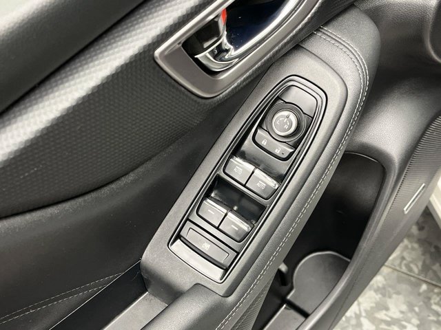 Used 2020 Crystal White Pearl Subaru Limited image 9