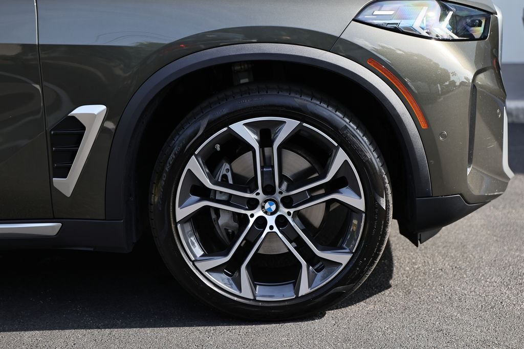 Used 2024 Manhattan Green Metallic BMW xDrive40i image 5