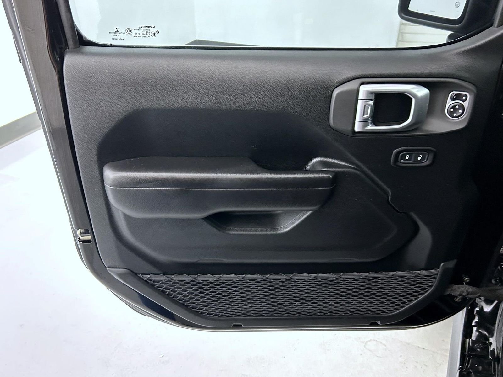 Used 2020 Black Jeep Unlimited Rubicon image 9