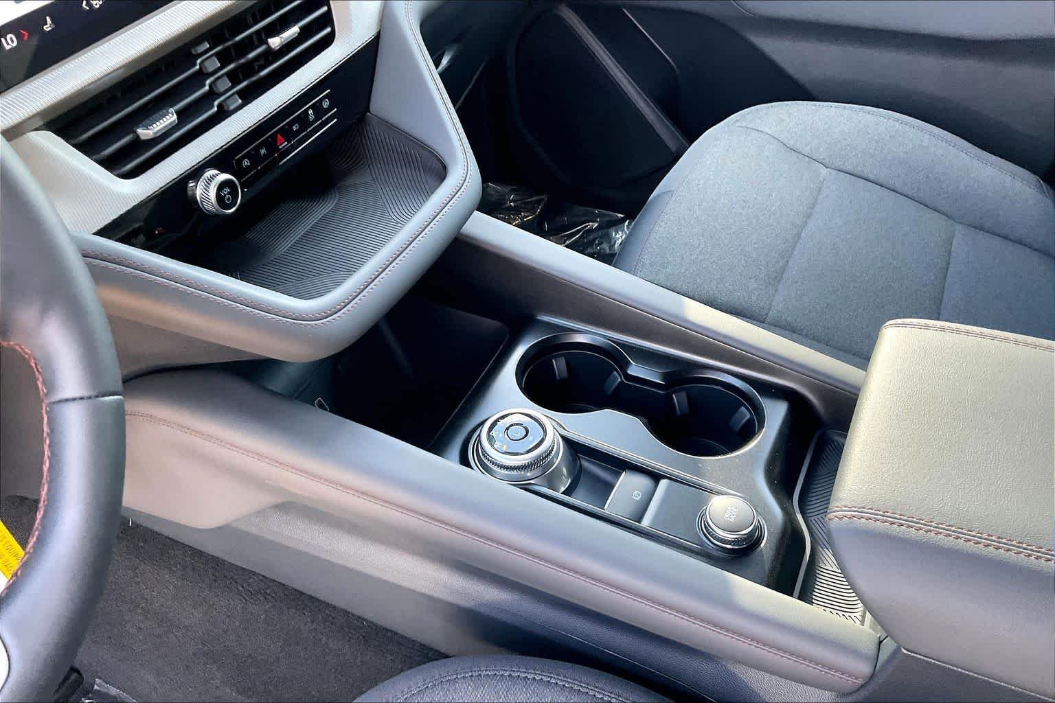 New 2027 Avalanche Gray Ford Active image 7
