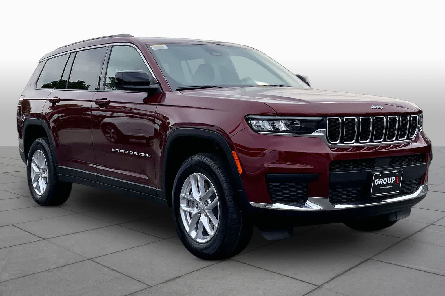New 2026 Velvet Red Pearl-Coat Exterior Paint Jeep Laredo X image 2